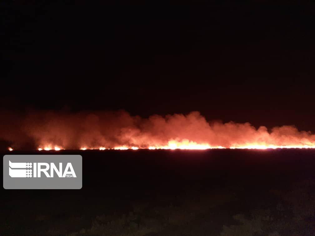 خبرنگاران آتش سوزی شبانه در ارتفاعات پارک ملی بمو