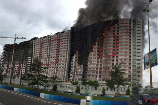 تور ارزان روسیه: آتش سوزی برج مسکونی طاووس منطقه آزاد انزلی