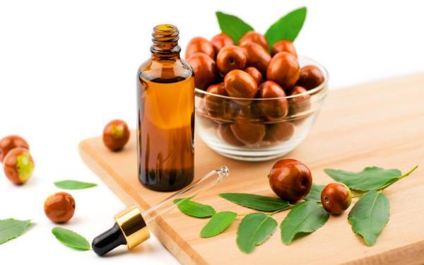 خواص روغن جوجوبا برای پوست و مو خواص روغن جوجوبا برای پوست و مو